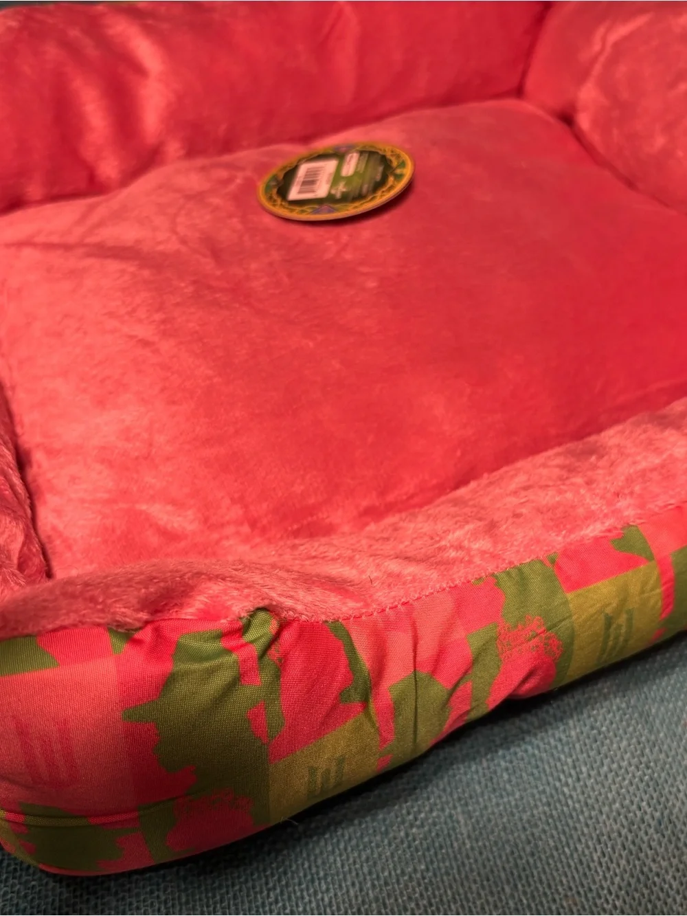 Wicked pet bed, new with tags. Your pet will love it!